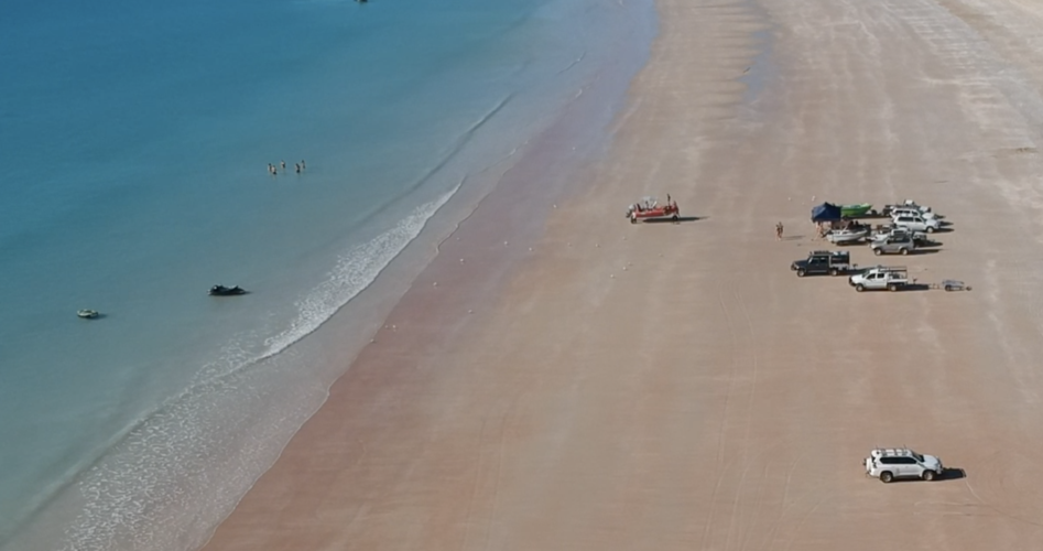 Plage et voitures